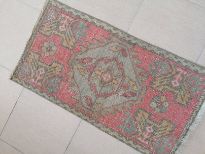 Vintage turkish rug, small oushak vintage rug,kitchen rug, anatolian rug 2'10x1'6