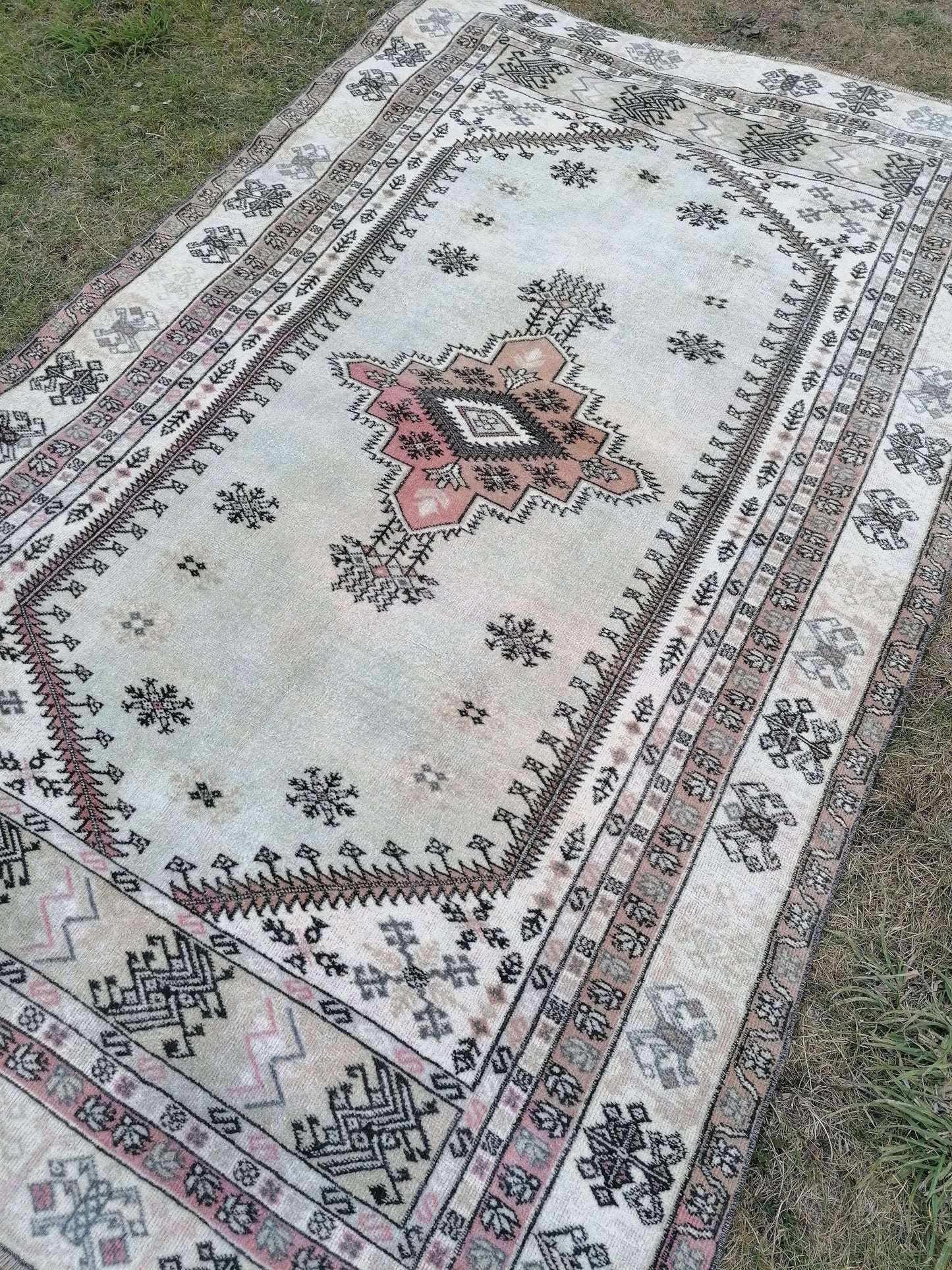 4.5 x 7.2 Vintage turkish rug, oushak vintage rug, kitchen rug, wool rug. handmade rug,