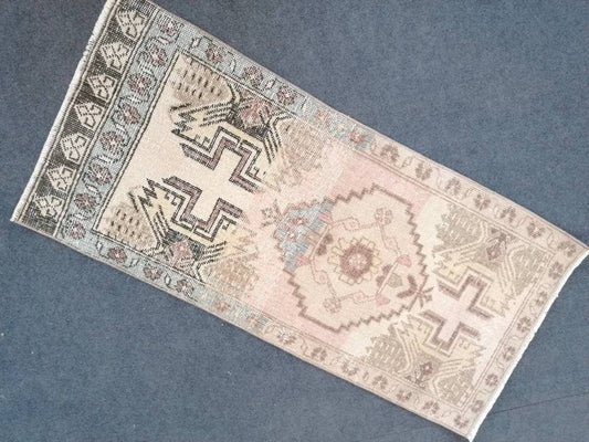 Turkısh small rug, anatolian  vıntage rug, entery hand made rug, wool rug 1'9x3'9 feet
