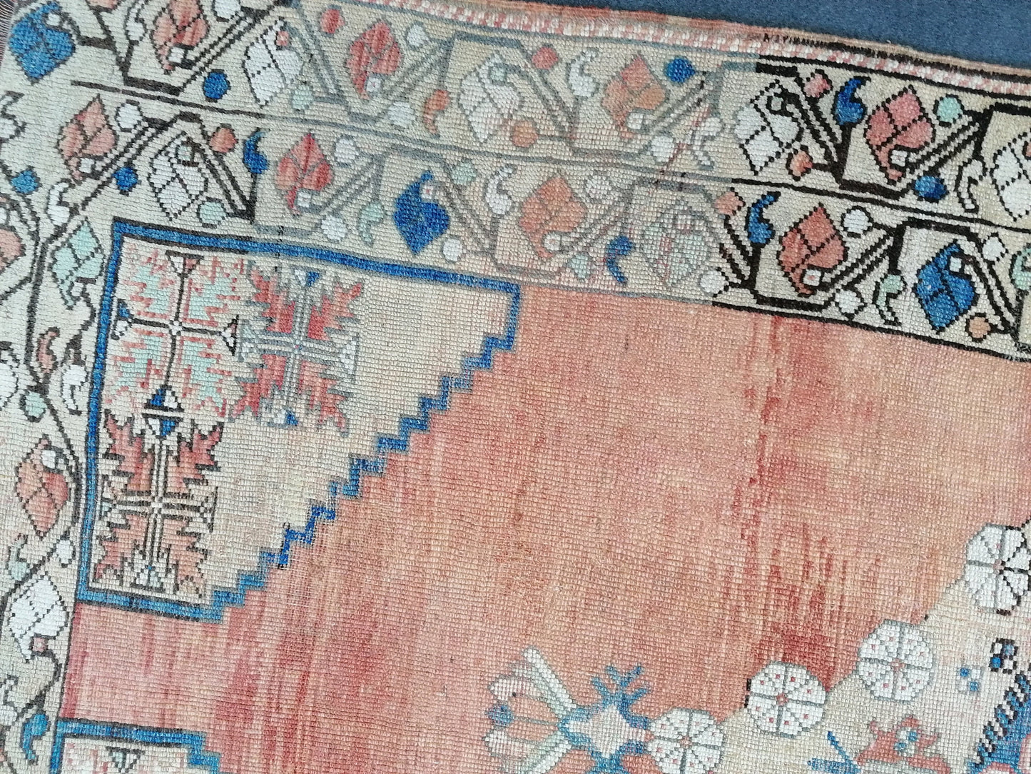 5.5 x 7.9 vintage turkish old rug, oushak vintage rug, distressed old rug,