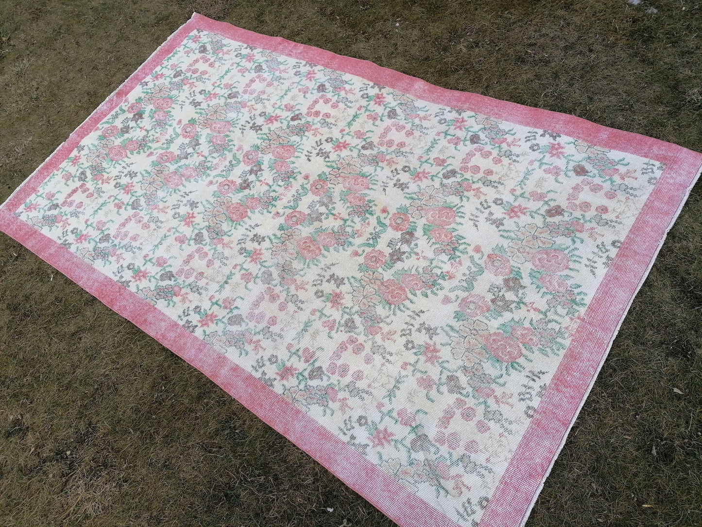 5.6 x 9.3 Turkish pink rug, vintage turkish rug, oushak vintage rug,