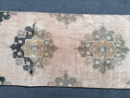 2.6 x 8.5 Turkish runner rug, vintage runner rug, vintage oushak rug, vintage rug