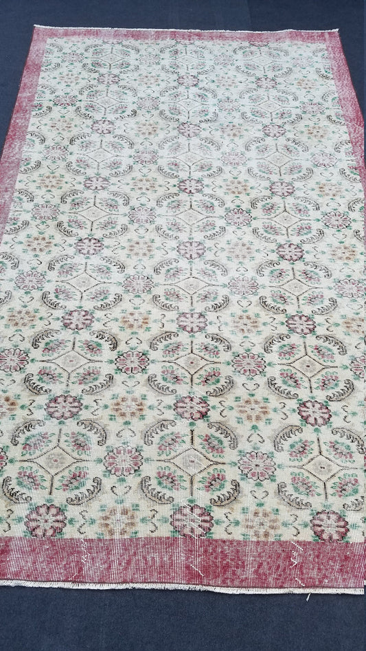 5.6 x 9 Oushak turkish rug, vintage oushak rug, vintage anatolian rug, unique handmade