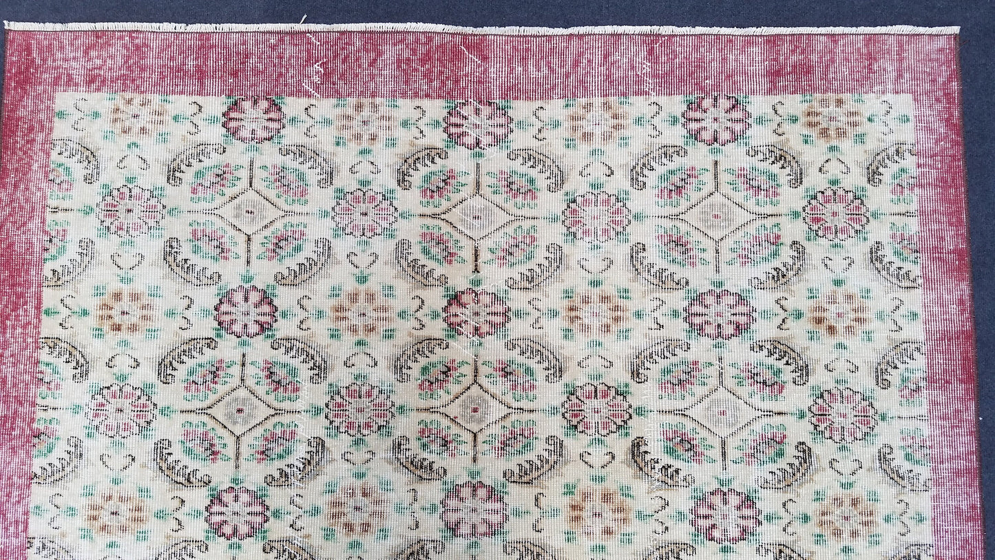 5.6 x 9 Oushak turkish rug, vintage oushak rug, vintage anatolian rug, unique handmade