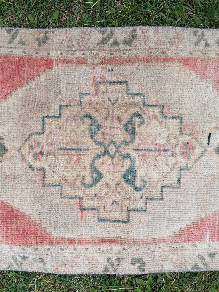 1.7 x 3 feet Turkish small rug, vintage rug, wool rug, oushak rug, bath rug