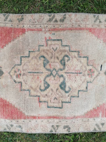 1.7 x 3 feet Turkish small rug, vintage rug, wool rug, oushak rug, bath rug
