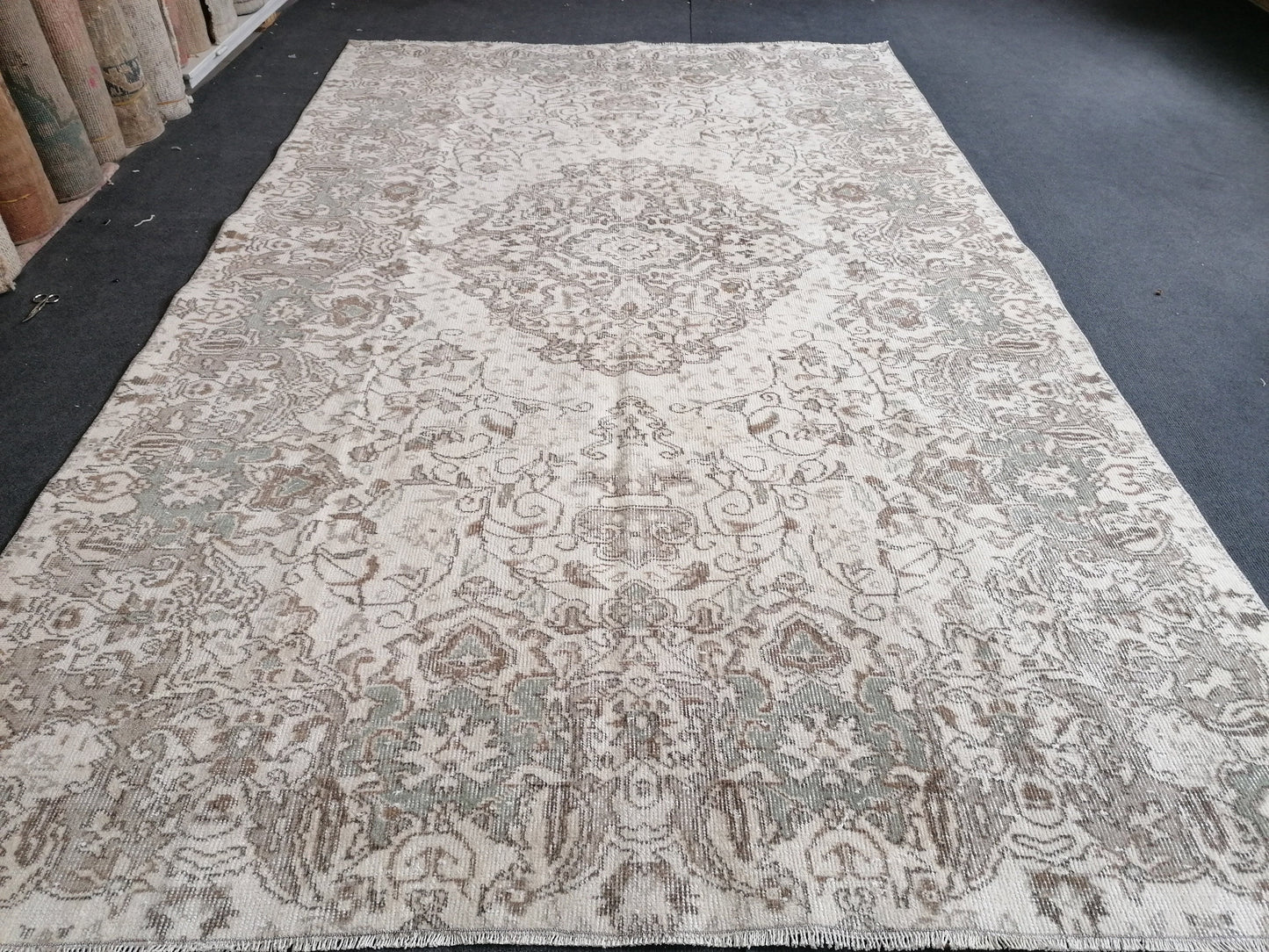 5.6 x 9 Turkısh rug  vıntage rug, vıntage turkısh rug, hand made rug,wool rug