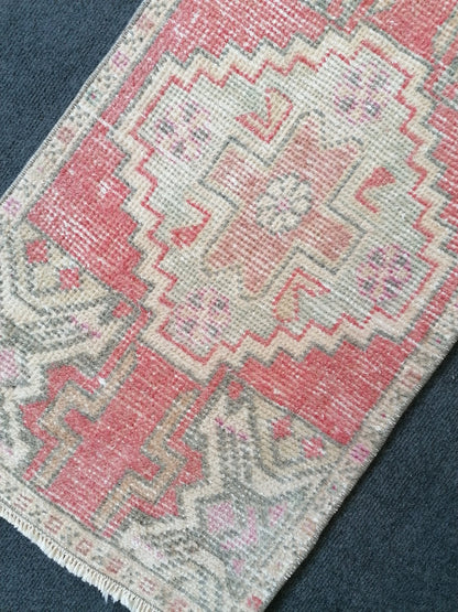 VÄ±ntage small rug,wool hand made rug,turkÄ±sh rug 2'11x1'6