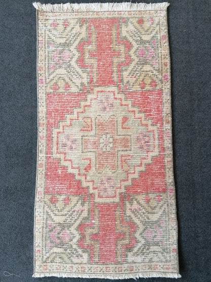 VÄ±ntage small rug,wool hand made rug,turkÄ±sh rug 2'11x1'6