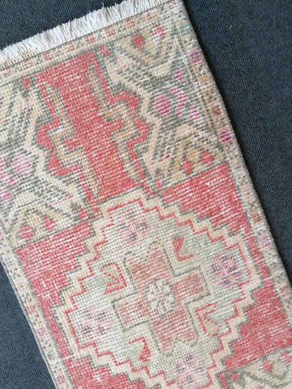 VÄ±ntage small rug,wool hand made rug,turkÄ±sh rug 2'11x1'6