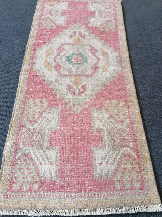 Small hand made rug, woll rug, turkÄ±sh rug, vÄ±ntage rug 3'6x1'6