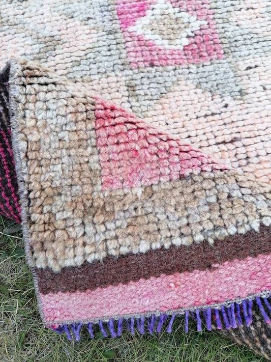 Hallway runner 2.8 x 10 vintage runner rug, handmade wool rug, Pink rug, oushak rug