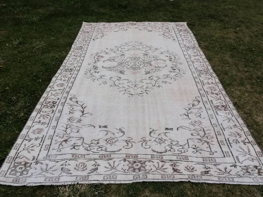handmade wool rug, distressed rug 5.10 x 9 vintage rug, oushak turkish rug