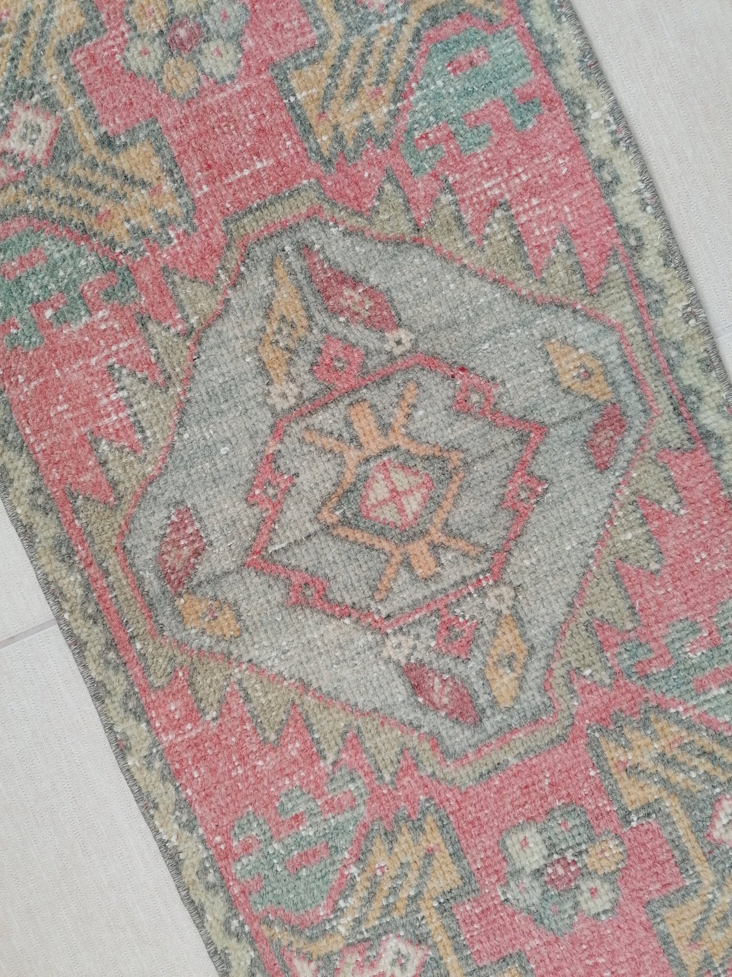 Vintage turkish rug, small oushak vintage rug,kitchen rug, anatolian rug 2'10x1'6