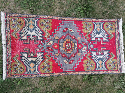 Turkish rug vintage rug, small handmade rug, wool rug 3x1'7 feet