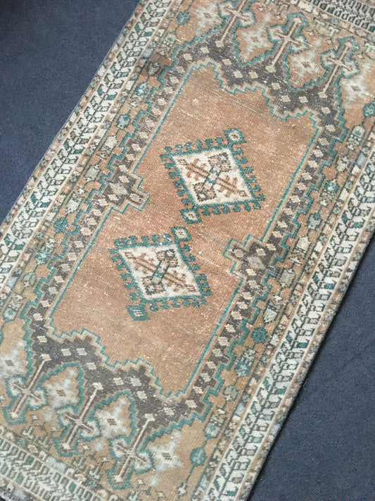 2.6 x 4.8 handmade area rug, vintage turkish rug,