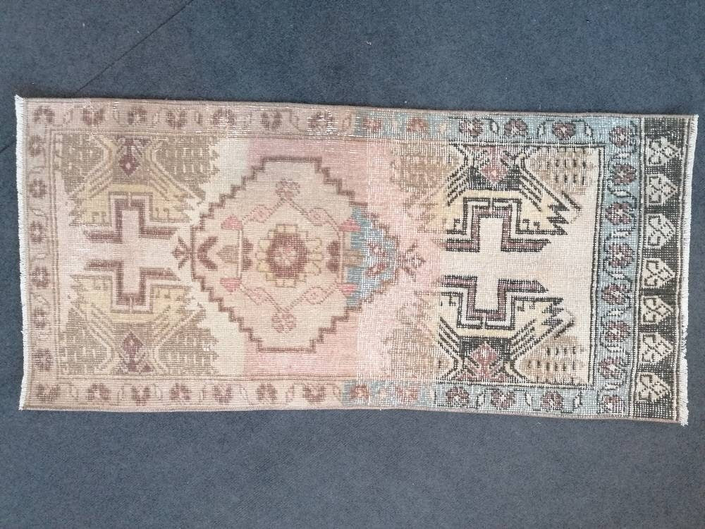 TurkÄ±sh small rug, anatolian  vÄ±ntage rug, entery hand made rug, wool rug 1'9x3'9 feet